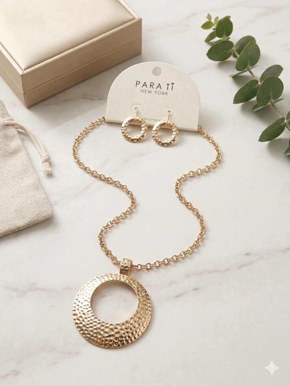 NY Collection Hammered Open Circle Necklace and Earrings Set in Gold